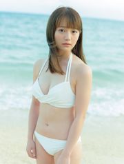 [星期五]尾崎由佳（Yuka Ozaki）“動漫的主角配音演員“和服朋友”現在是白色比基尼泳裝”照片