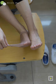 [Camellia Fotografie LSS] NO.004 Klaslokaal korte zijden blote voeten