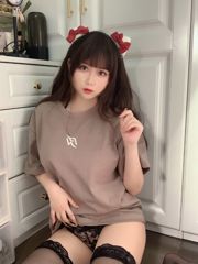 [Zdjęcie gwiazdy internetowej COSER] Brzoskwiniowa dziewczyna to Yijiang - pod koszulką