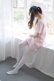 "Pink Girl and White Silk Foot" [Fundação Sen Luo] R15-035
