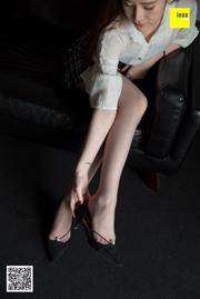 Schwester Vanity "Fußmodell Schwester spielt mit grauer Seide" [Ausgabe an IESS] Si Xiangjia 266