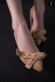 Ziwei "The Warehouse Girl" [Iss to IESS] Mooie benen en zijden voeten