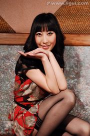 Modelo Xiao Yufei "La tentación de las medias en una dulce sonrisa" [丽 柜 LiGui] Foto de hermosas piernas y pies de jade