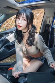 Tous les mois sur "Inside the Car" [COSPLAY Beautiful Girl]