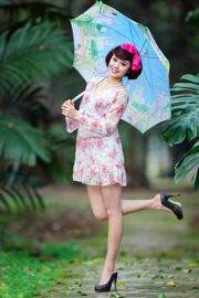 Тайваньская девушка Инь Чжи "Съемка красивых цветных платьев на улице"
